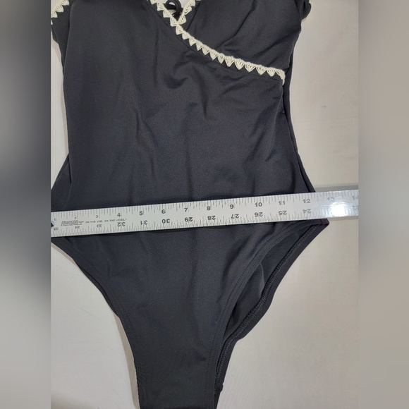 Lands' End Women's Tummy Smoothing Stitch Trimmed Surplice One Piece Size 6 - Picture 6 of 15